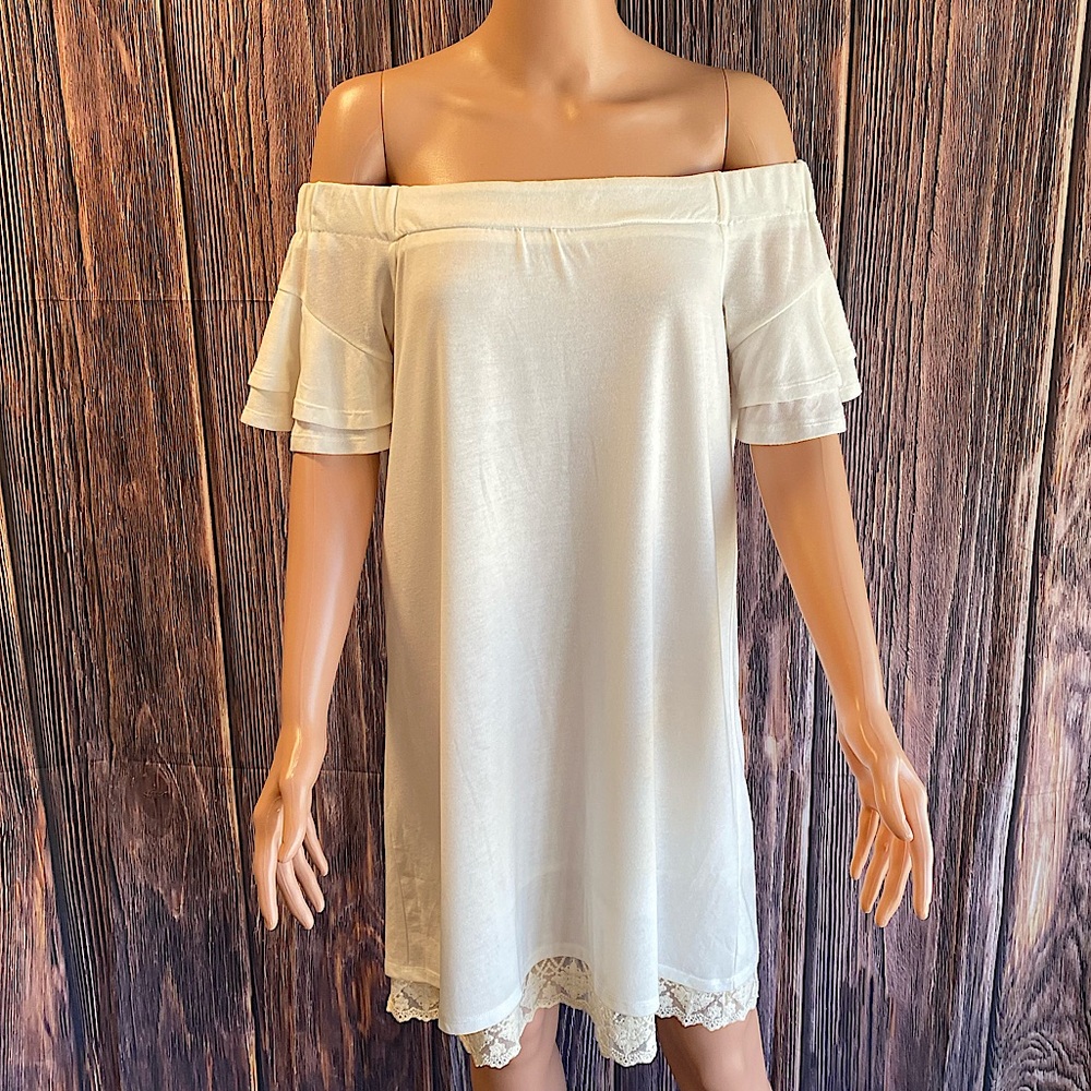 Umgee size small cream colored boho dress with lace detail